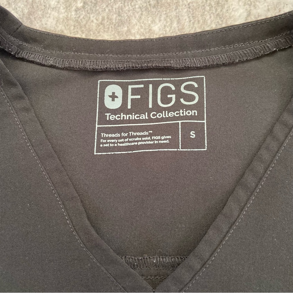 FIGS Gaya Black Contrast Camo Pocket Women's Scrub‎ Top Small - Picture 4 of 10